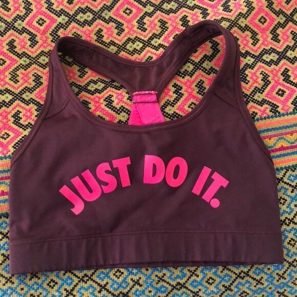 NIKE sports bra Sz small - Picture 1 of 3